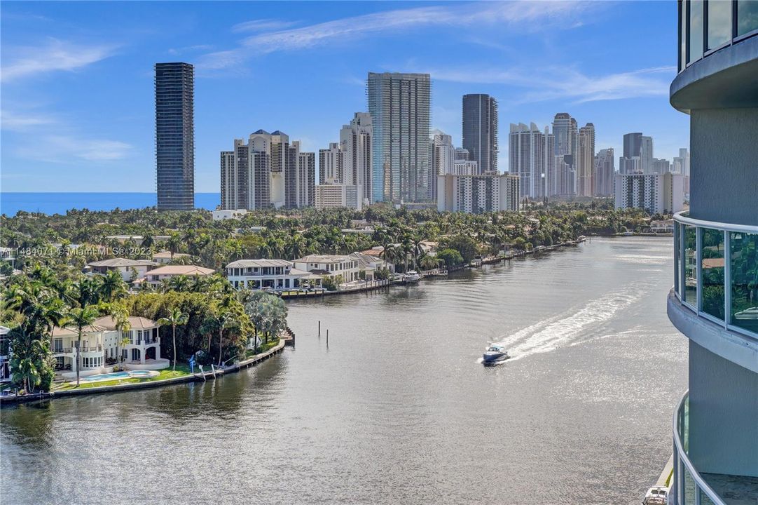 Недавно продано: $1,460,000 (2 спален, 2 ванн, 2980 Квадратных фут)