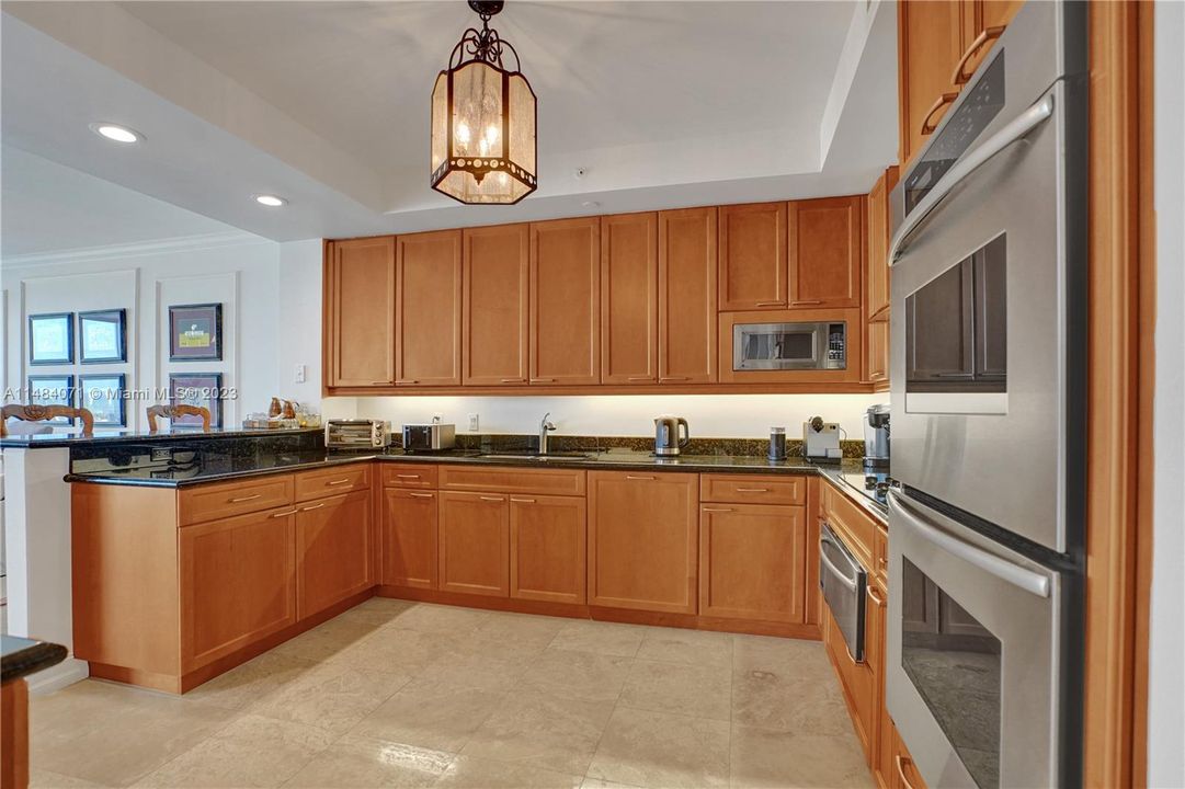 Недавно продано: $1,460,000 (2 спален, 2 ванн, 2980 Квадратных фут)