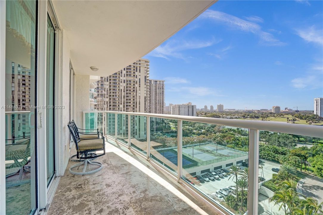 Недавно продано: $1,460,000 (2 спален, 2 ванн, 2980 Квадратных фут)