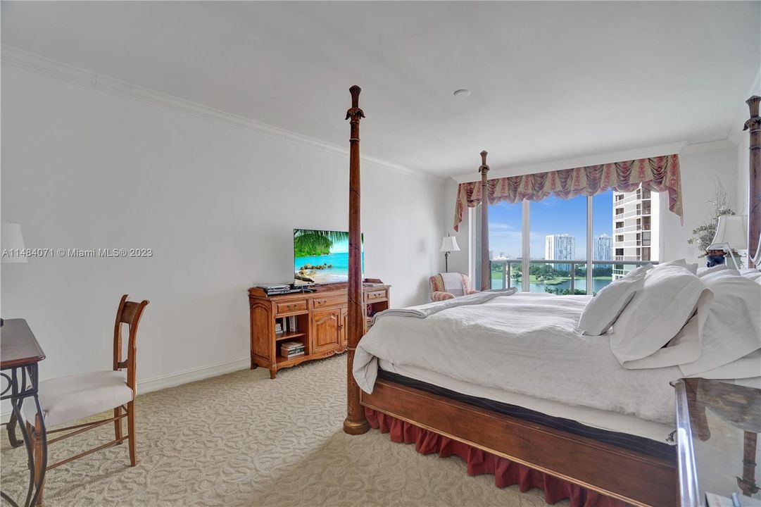 Недавно продано: $1,460,000 (2 спален, 2 ванн, 2980 Квадратных фут)