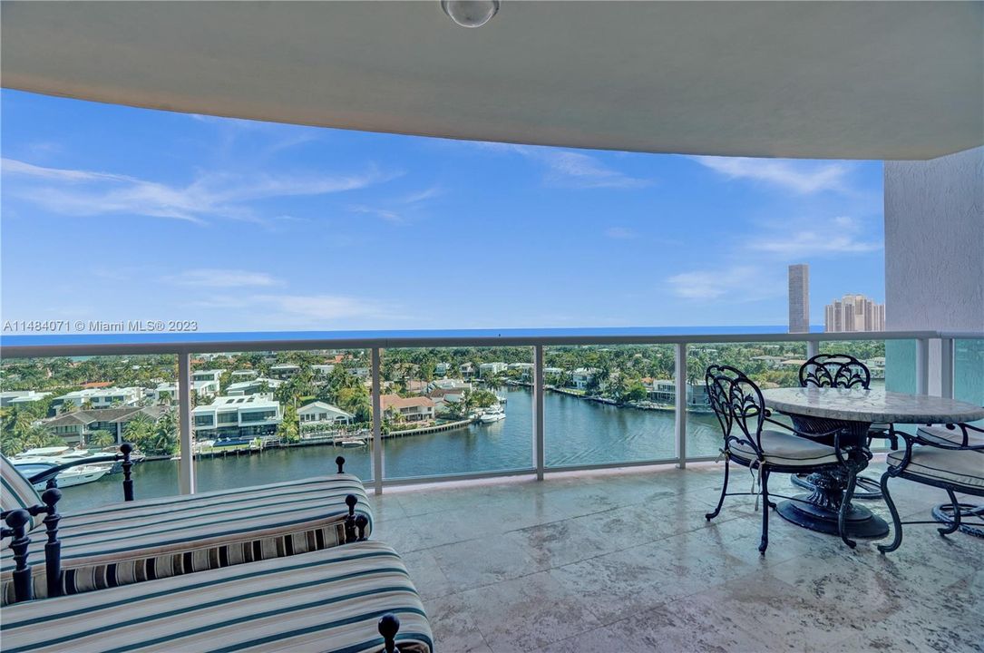 Недавно продано: $1,460,000 (2 спален, 2 ванн, 2980 Квадратных фут)