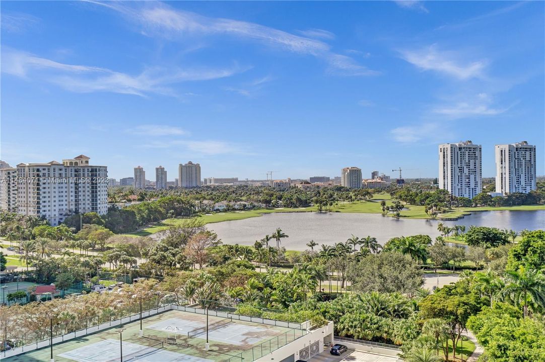 Недавно продано: $1,460,000 (2 спален, 2 ванн, 2980 Квадратных фут)