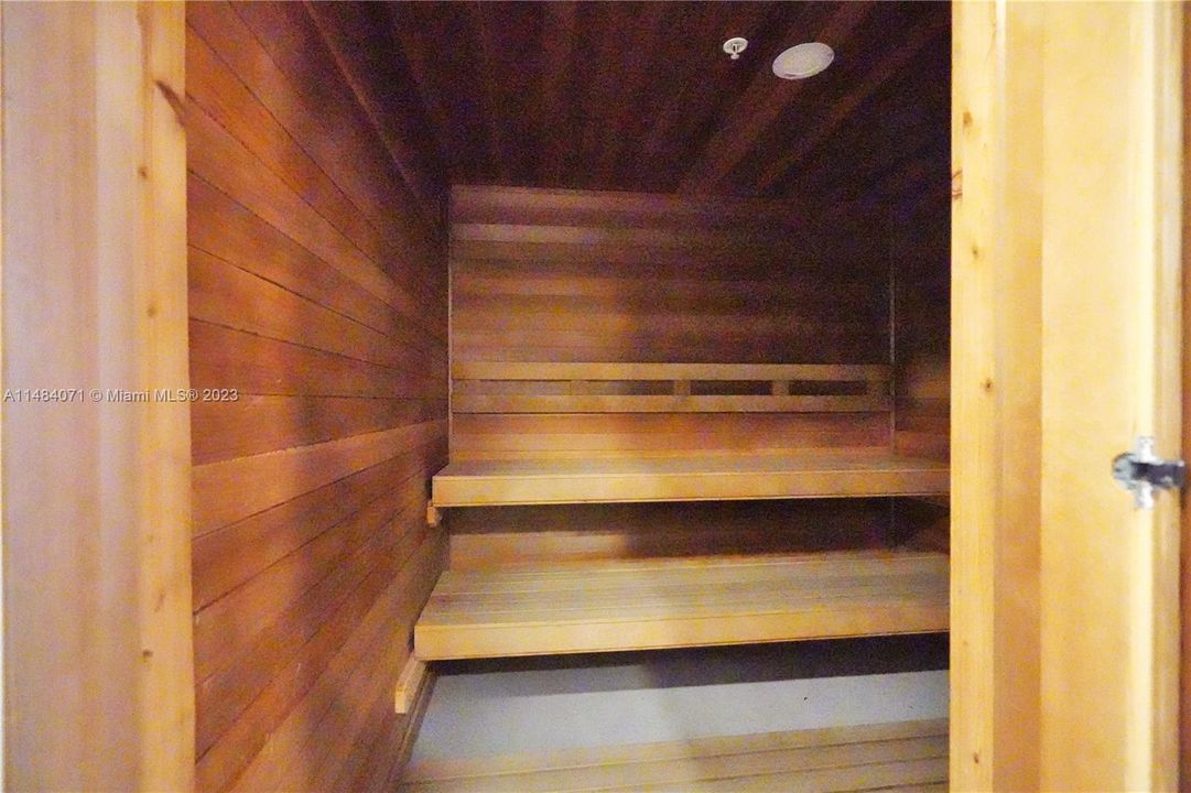 Недавно продано: $1,460,000 (2 спален, 2 ванн, 2980 Квадратных фут)