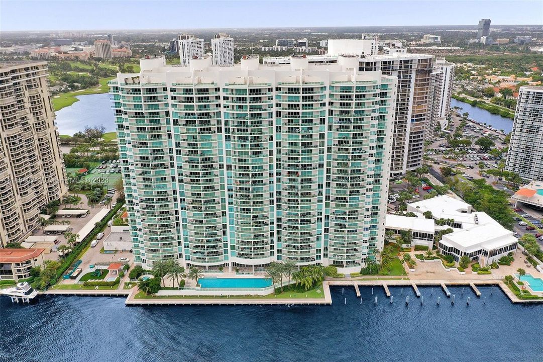 Недавно продано: $1,460,000 (2 спален, 2 ванн, 2980 Квадратных фут)