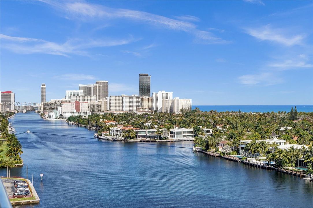 Недавно продано: $1,460,000 (2 спален, 2 ванн, 2980 Квадратных фут)