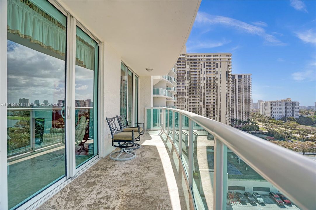 Недавно продано: $1,460,000 (2 спален, 2 ванн, 2980 Квадратных фут)