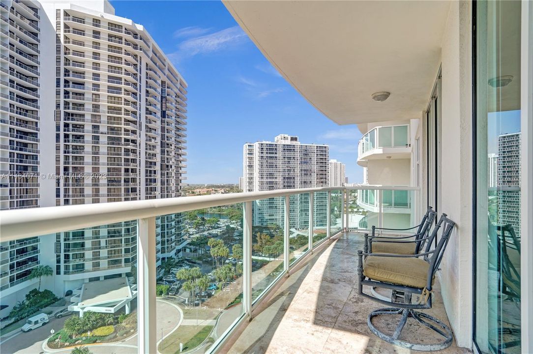 Недавно продано: $1,460,000 (2 спален, 2 ванн, 2980 Квадратных фут)