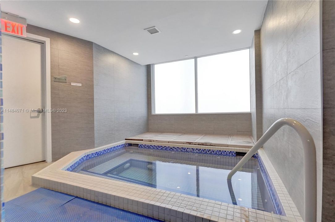 Недавно продано: $1,460,000 (2 спален, 2 ванн, 2980 Квадратных фут)