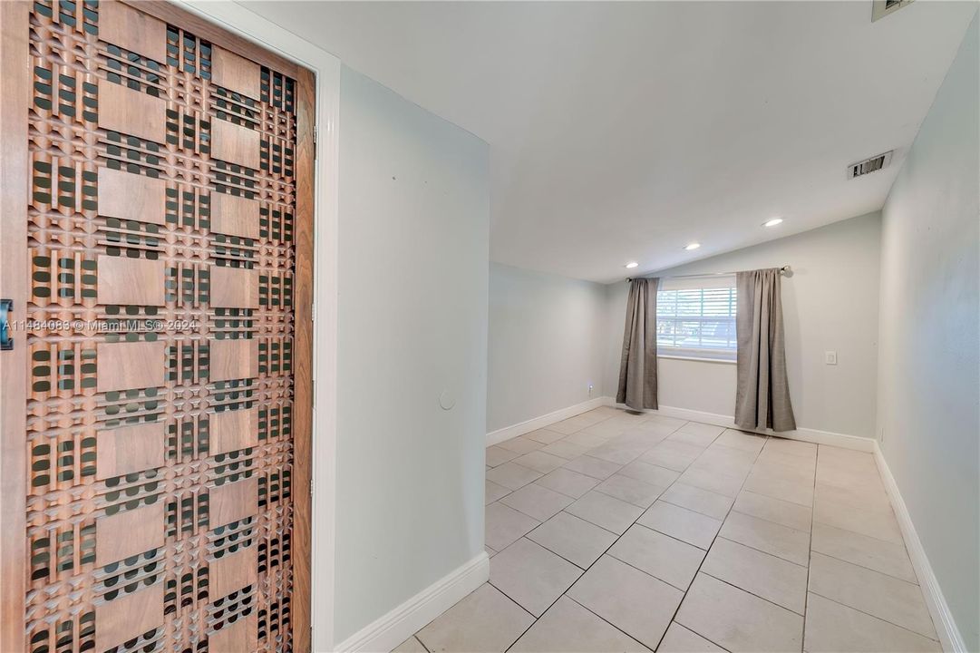 Recently Rented: $3,500 (3 beds, 2 baths, 1300 Square Feet)