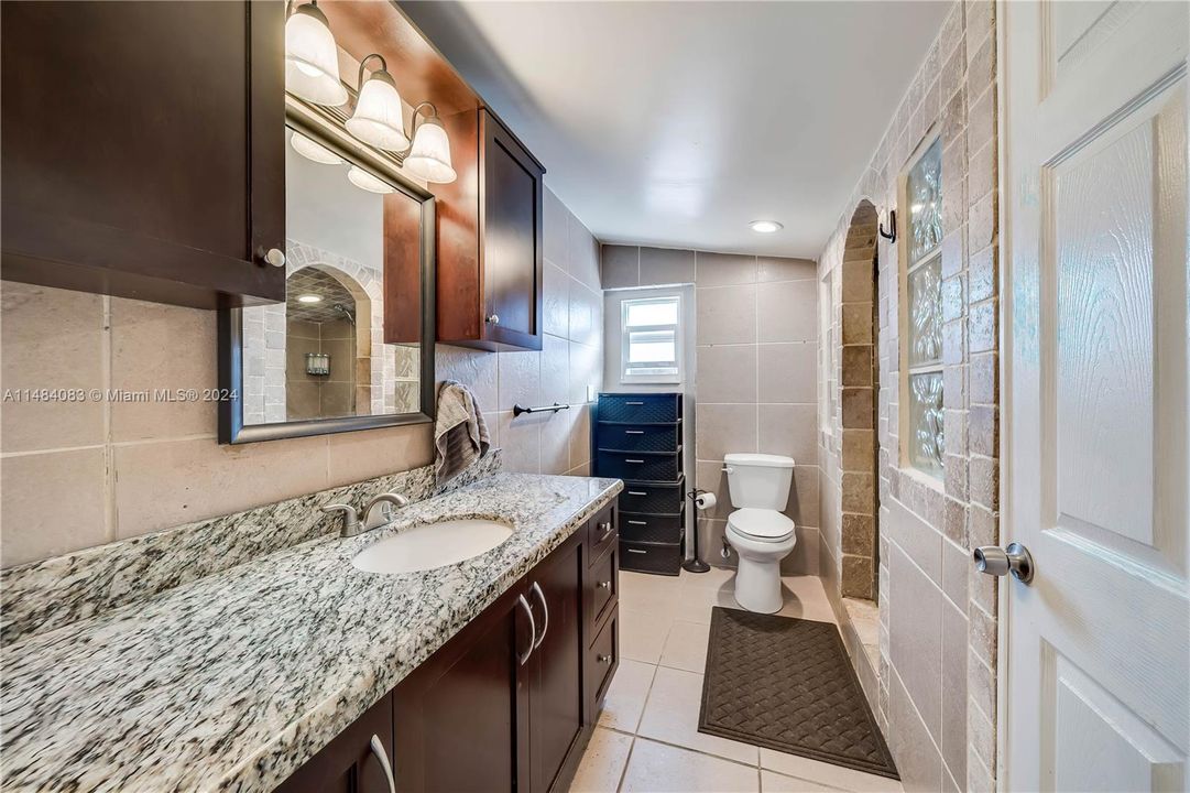 Recently Rented: $3,500 (3 beds, 2 baths, 1300 Square Feet)