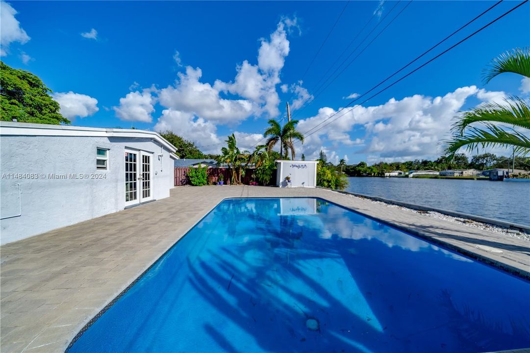 Recently Rented: $3,500 (3 beds, 2 baths, 1300 Square Feet)