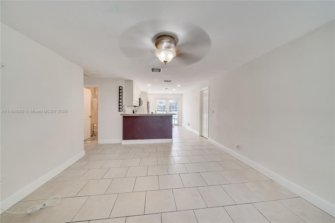 Recently Rented: $3,500 (3 beds, 2 baths, 1300 Square Feet)