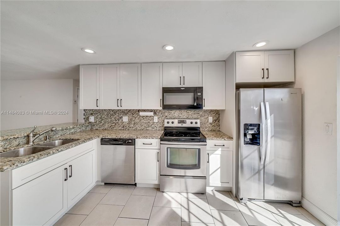 Recently Rented: $3,500 (3 beds, 2 baths, 1300 Square Feet)