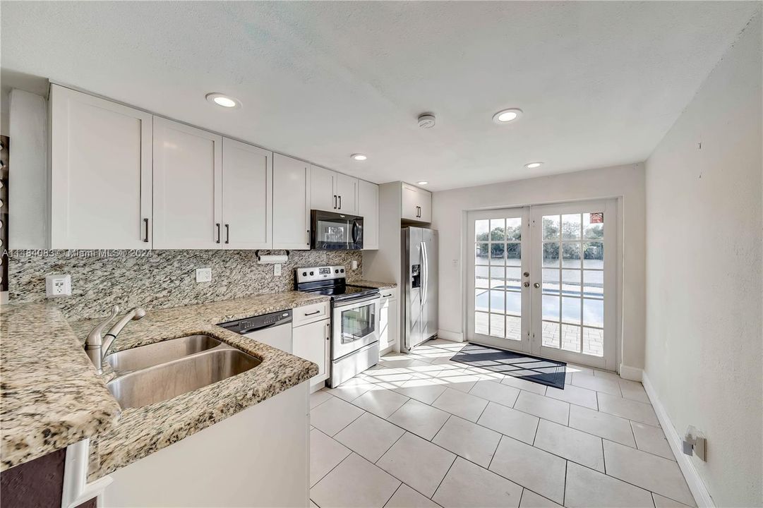 Recently Rented: $3,500 (3 beds, 2 baths, 1300 Square Feet)