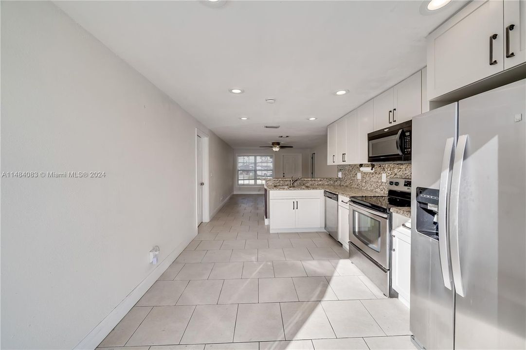 Recently Rented: $3,500 (3 beds, 2 baths, 1300 Square Feet)