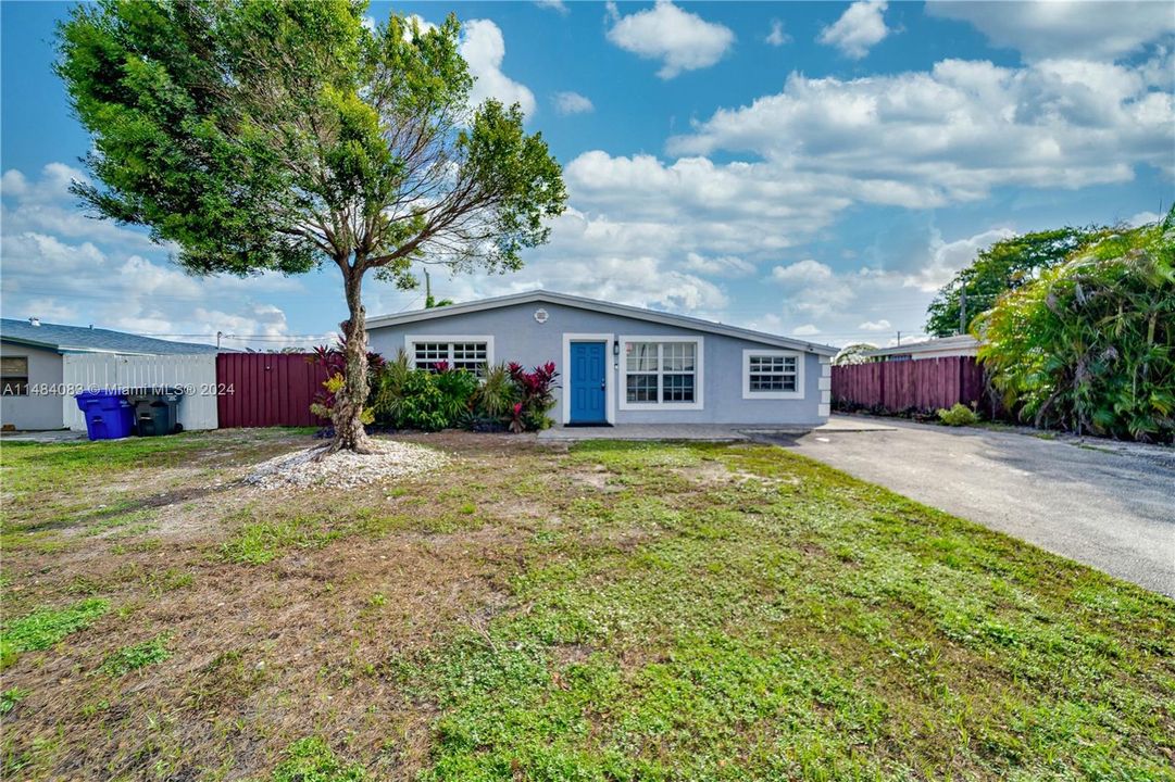 Recently Rented: $3,500 (3 beds, 2 baths, 1300 Square Feet)