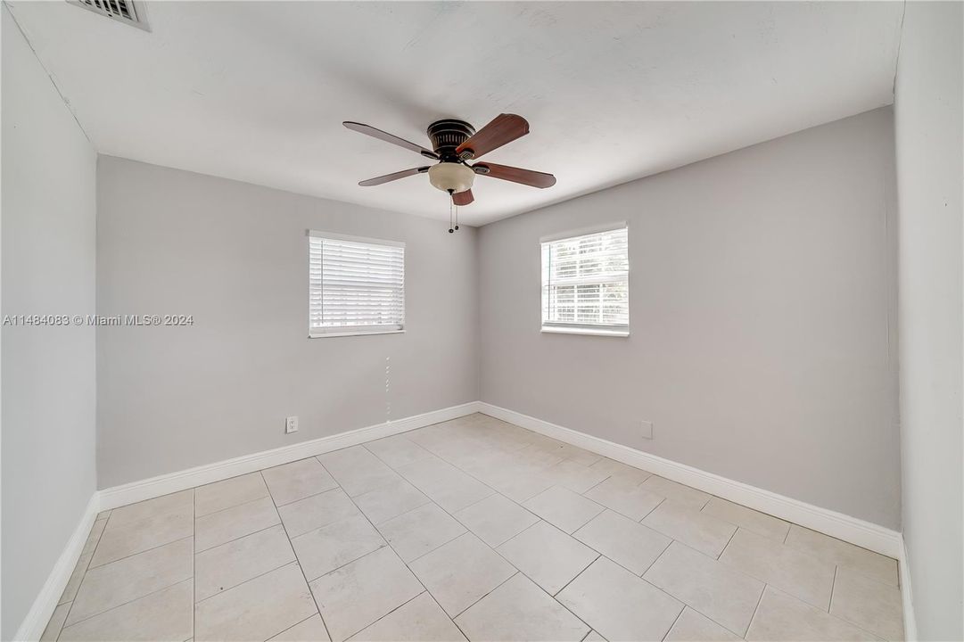 Recently Rented: $3,500 (3 beds, 2 baths, 1300 Square Feet)