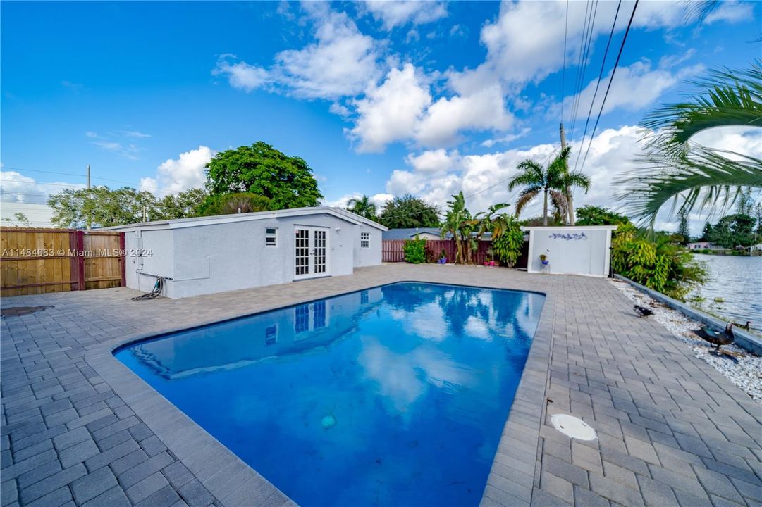 Recently Rented: $3,500 (3 beds, 2 baths, 1300 Square Feet)