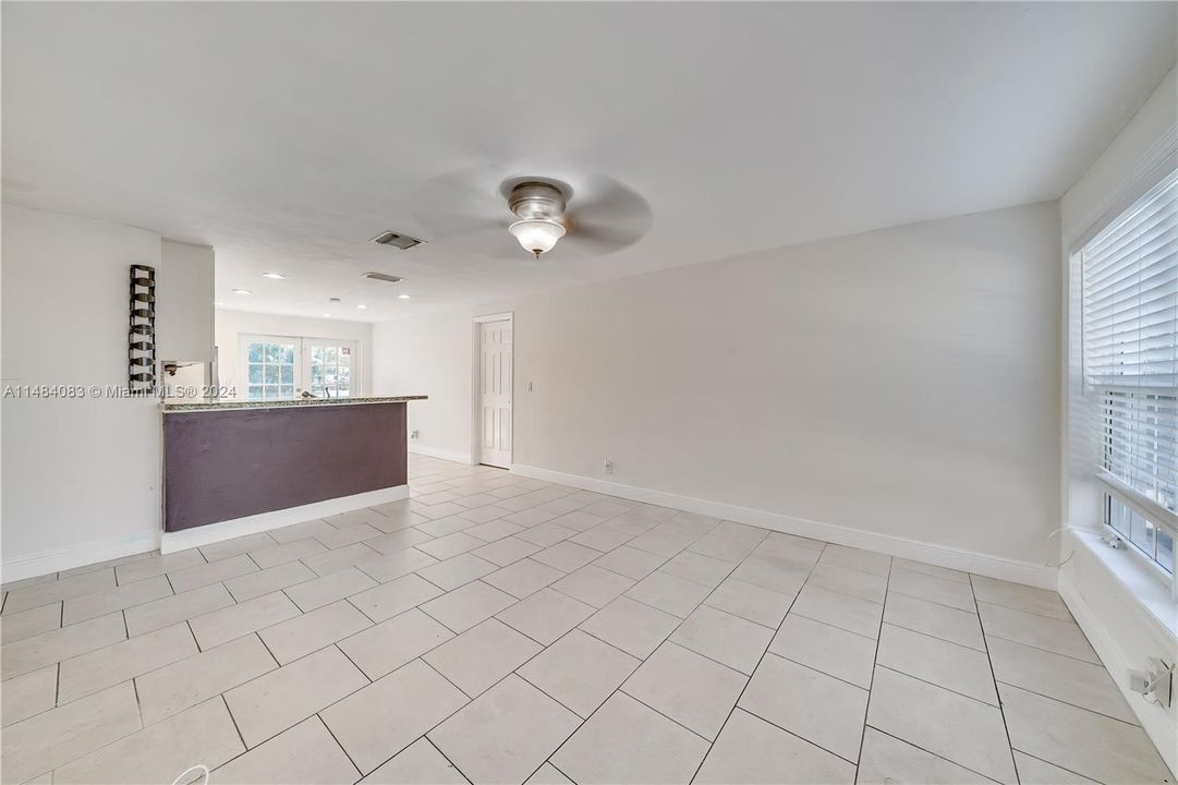 Recently Rented: $3,500 (3 beds, 2 baths, 1300 Square Feet)