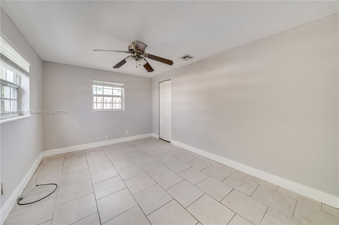 Recently Rented: $3,500 (3 beds, 2 baths, 1300 Square Feet)