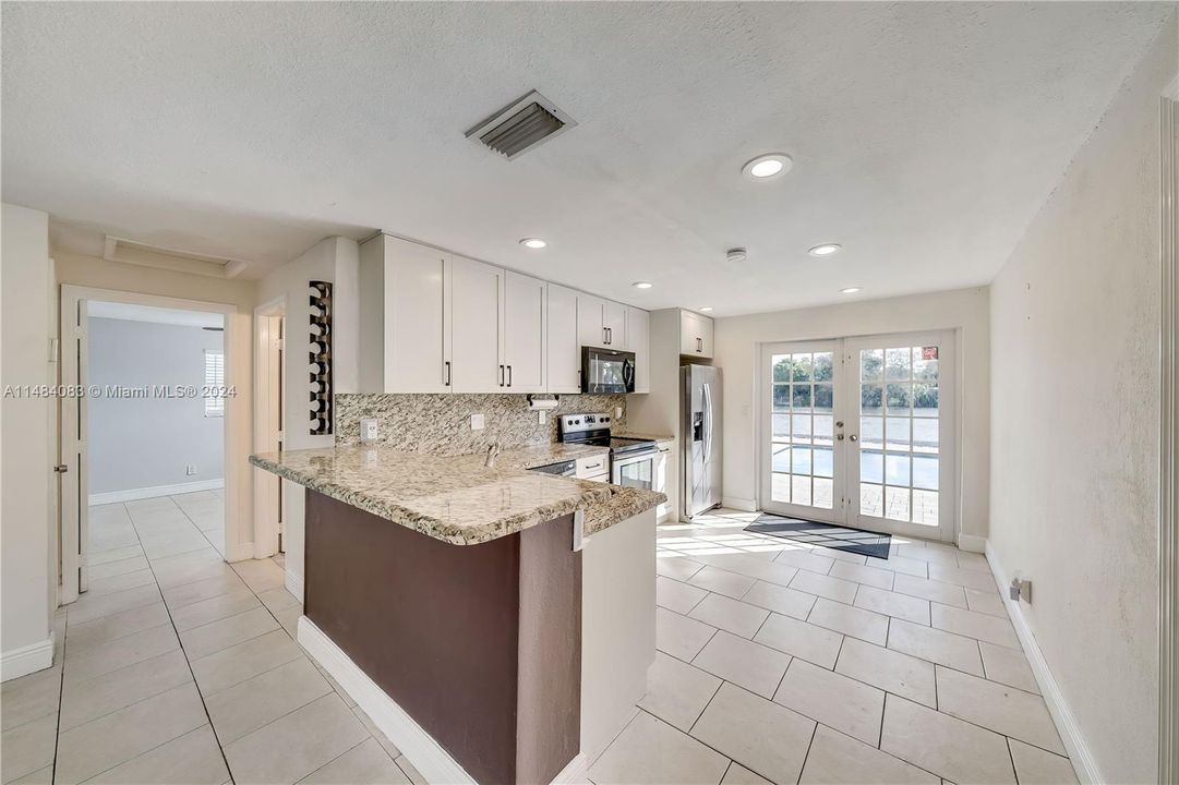 Recently Rented: $3,500 (3 beds, 2 baths, 1300 Square Feet)