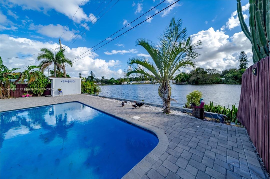 Recently Rented: $3,500 (3 beds, 2 baths, 1300 Square Feet)