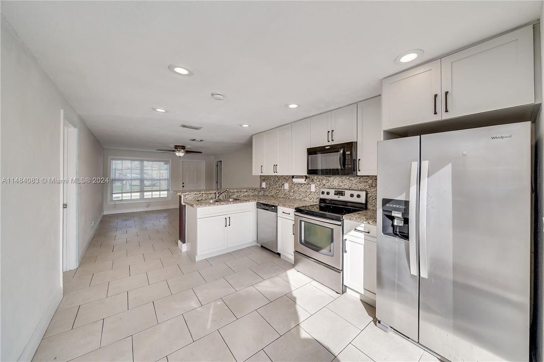 Recently Rented: $3,500 (3 beds, 2 baths, 1300 Square Feet)