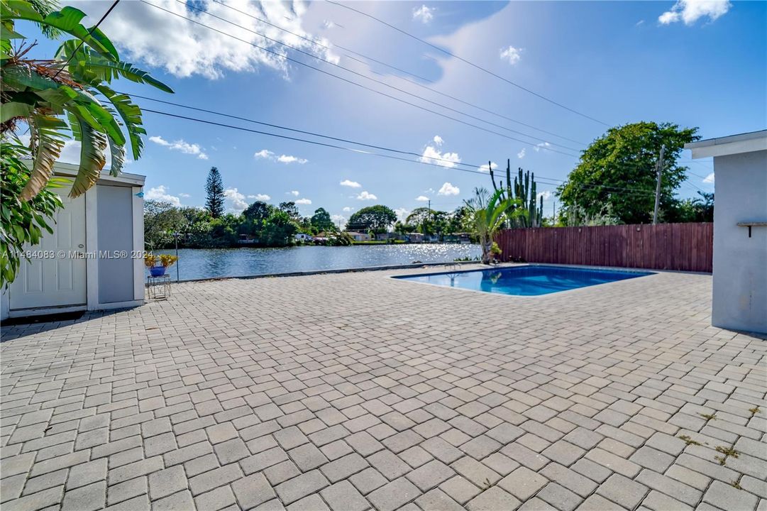 Recently Rented: $3,500 (3 beds, 2 baths, 1300 Square Feet)