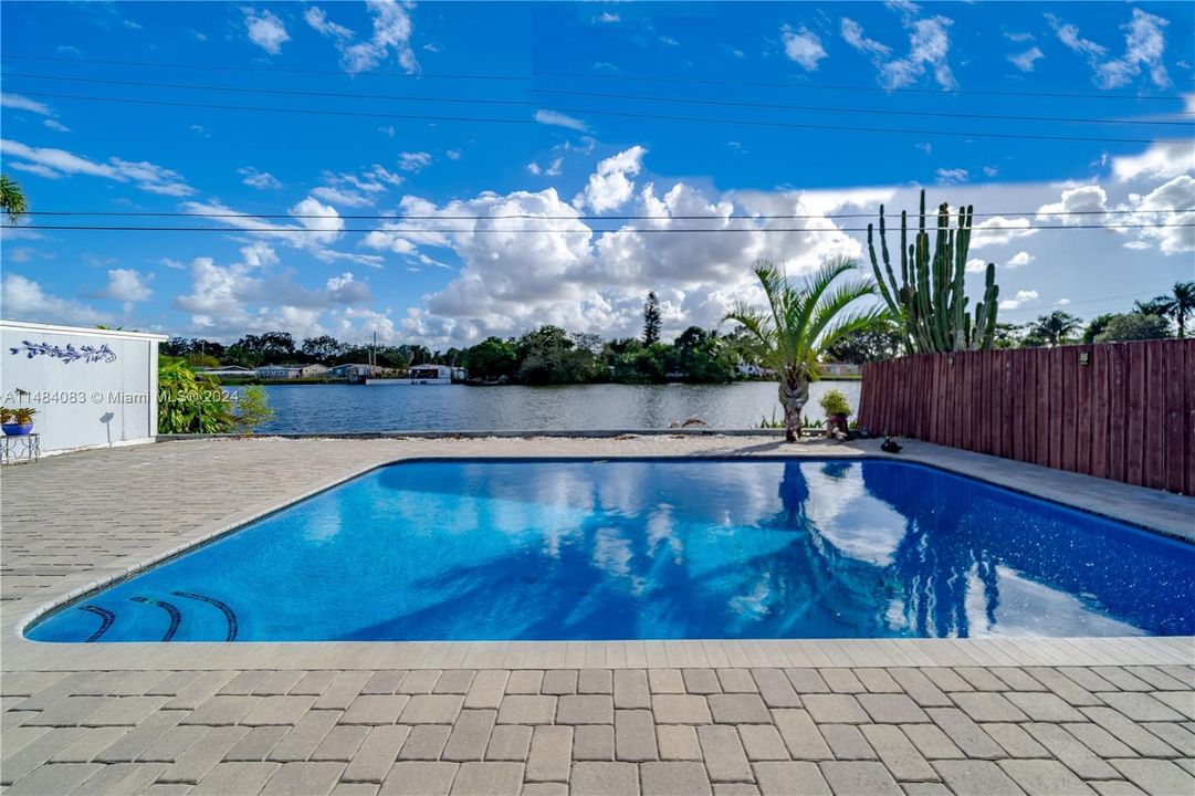 Recently Rented: $3,500 (3 beds, 2 baths, 1300 Square Feet)