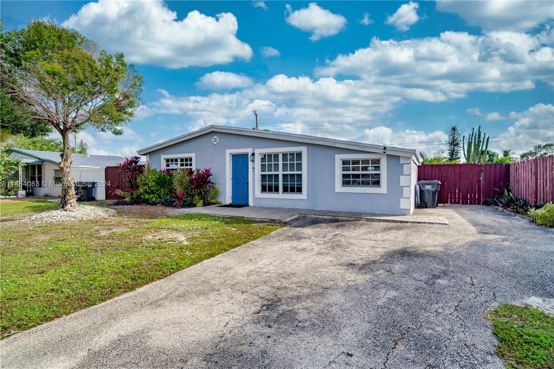 Recently Rented: $3,500 (3 beds, 2 baths, 1300 Square Feet)