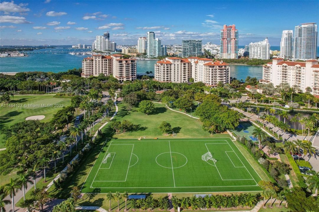 Recently Sold: $6,100,000 (3 beds, 3 baths, 3122 Square Feet)