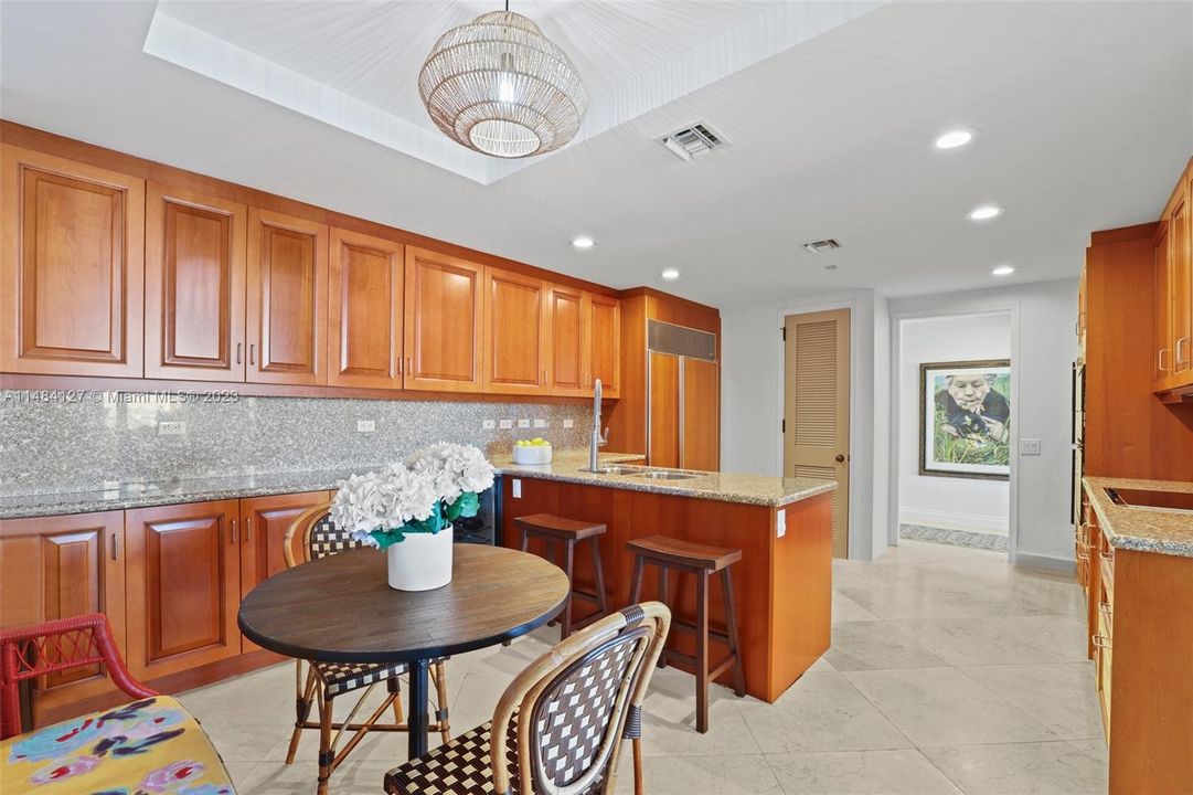 Active With Contract: $6,100,000 (3 beds, 3 baths, 3122 Square Feet)