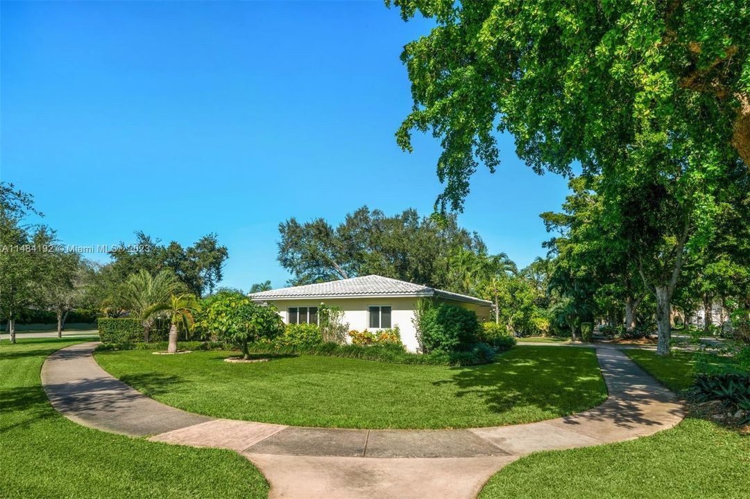 Recently Sold: $1,625,000 (3 beds, 2 baths, 1813 Square Feet)
