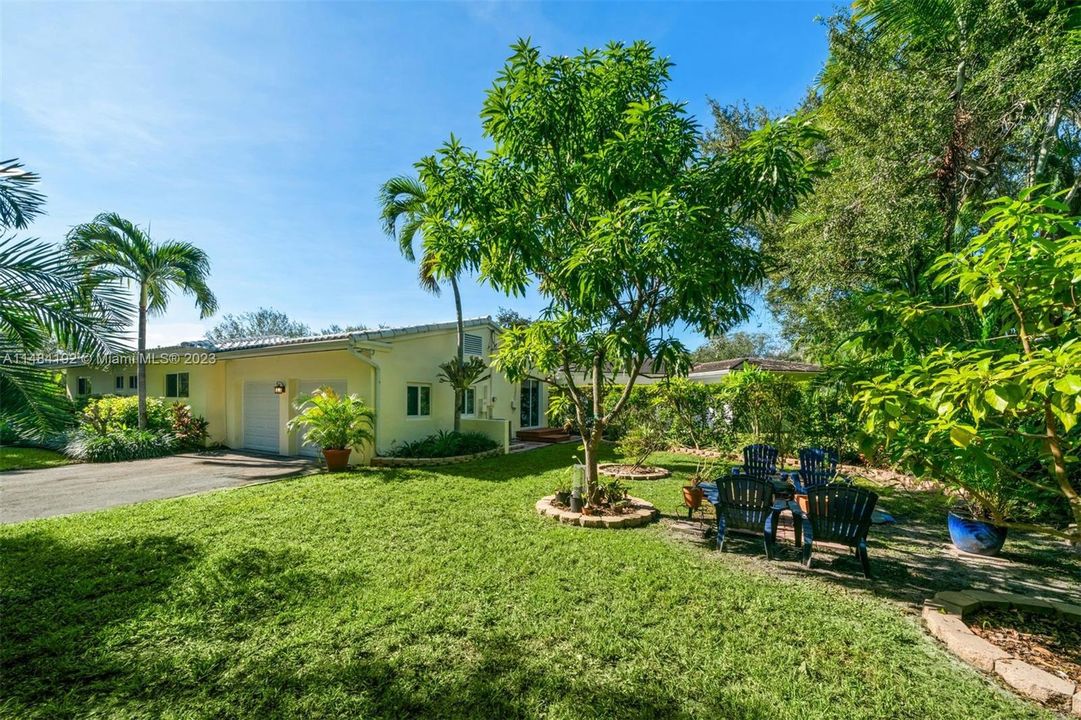 Recently Sold: $1,625,000 (3 beds, 2 baths, 1813 Square Feet)