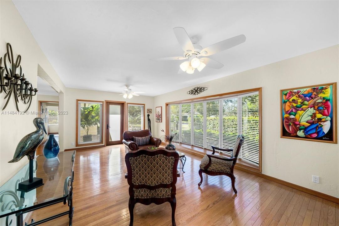 Recently Sold: $1,625,000 (3 beds, 2 baths, 1813 Square Feet)