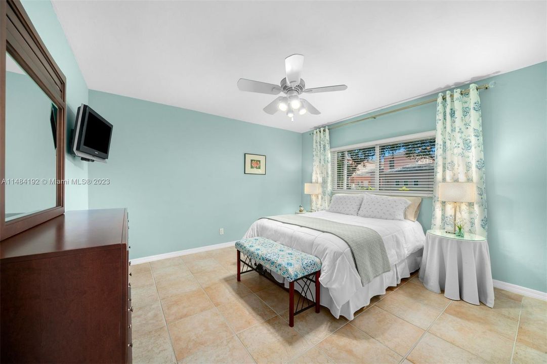 Recently Sold: $1,625,000 (3 beds, 2 baths, 1813 Square Feet)