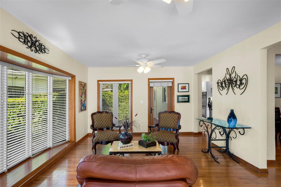 Recently Sold: $1,625,000 (3 beds, 2 baths, 1813 Square Feet)