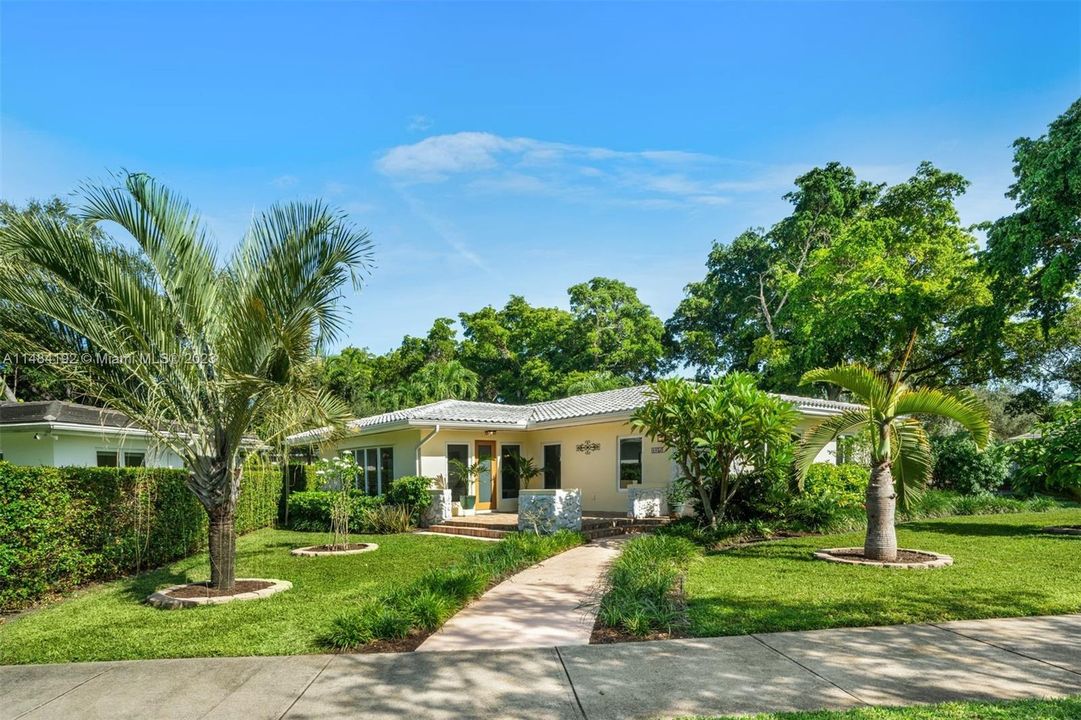 Recently Sold: $1,625,000 (3 beds, 2 baths, 1813 Square Feet)