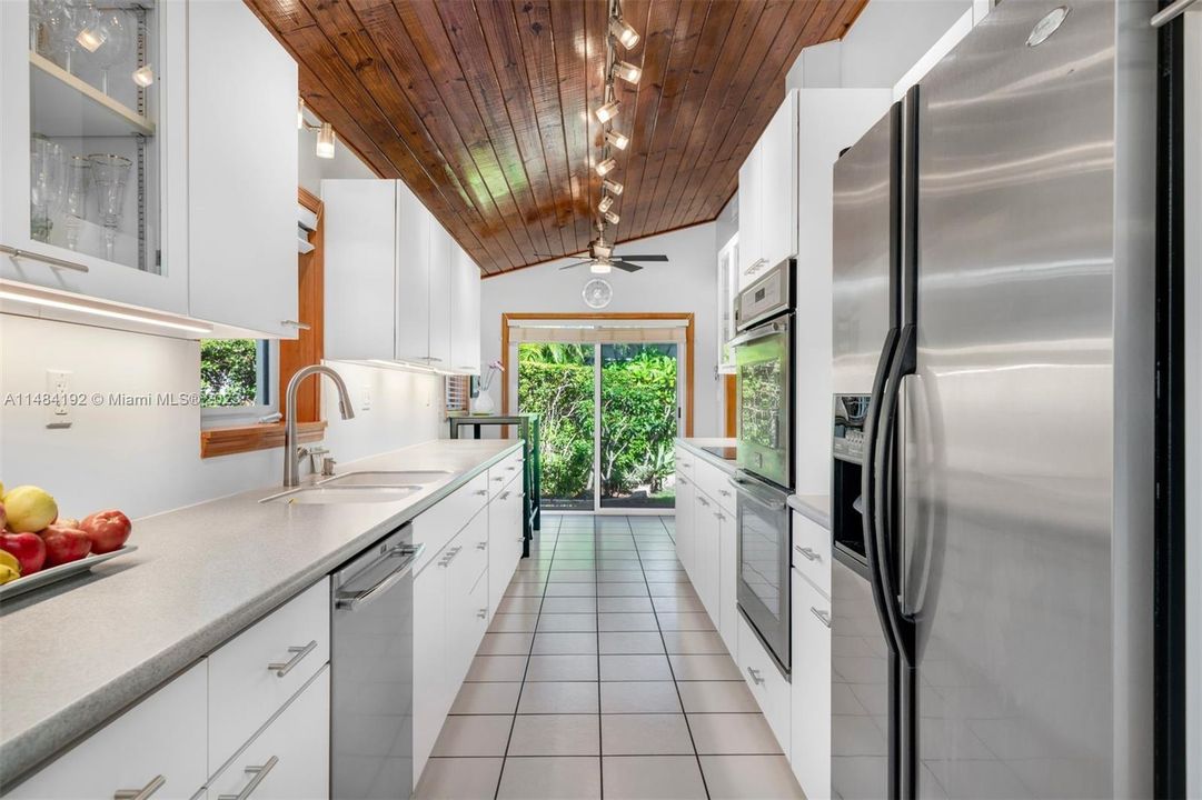 Recently Sold: $1,625,000 (3 beds, 2 baths, 1813 Square Feet)