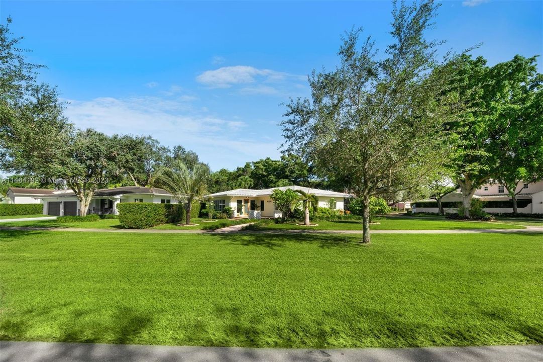 Recently Sold: $1,625,000 (3 beds, 2 baths, 1813 Square Feet)