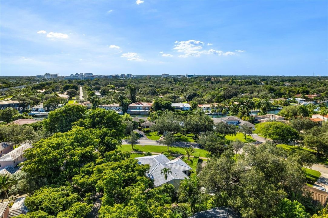 Recently Sold: $1,625,000 (3 beds, 2 baths, 1813 Square Feet)