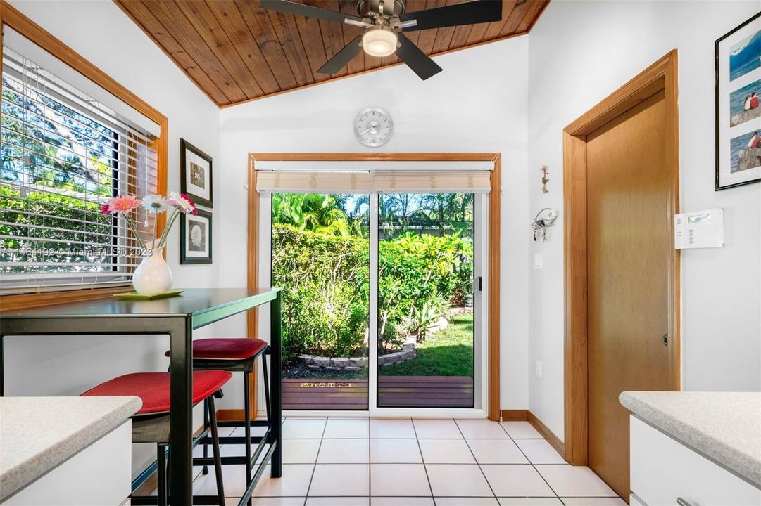 Recently Sold: $1,625,000 (3 beds, 2 baths, 1813 Square Feet)