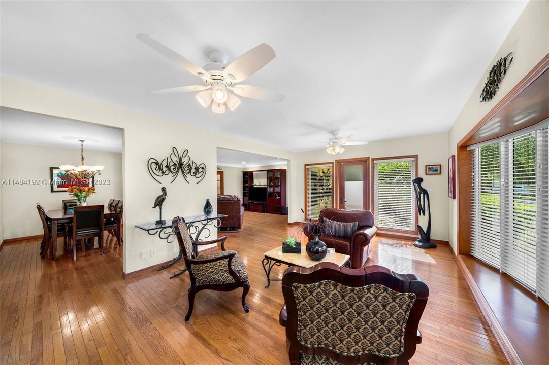 Recently Sold: $1,625,000 (3 beds, 2 baths, 1813 Square Feet)