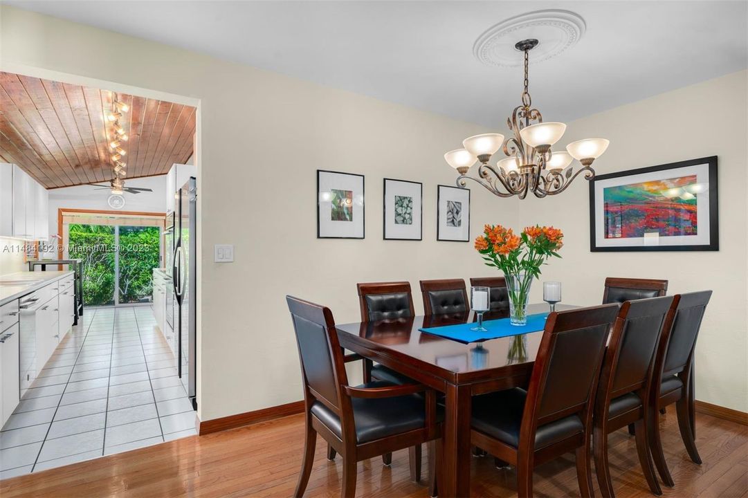 Recently Sold: $1,625,000 (3 beds, 2 baths, 1813 Square Feet)