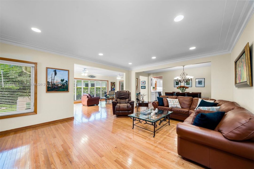 Recently Sold: $1,625,000 (3 beds, 2 baths, 1813 Square Feet)