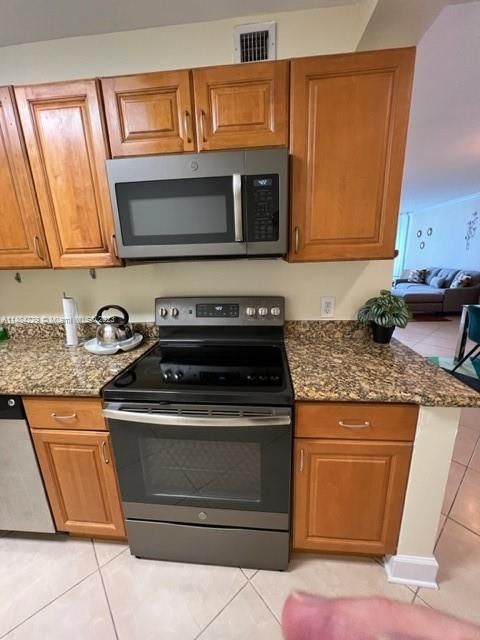 Recently Rented: $2,300 (1 beds, 1 baths, 905 Square Feet)