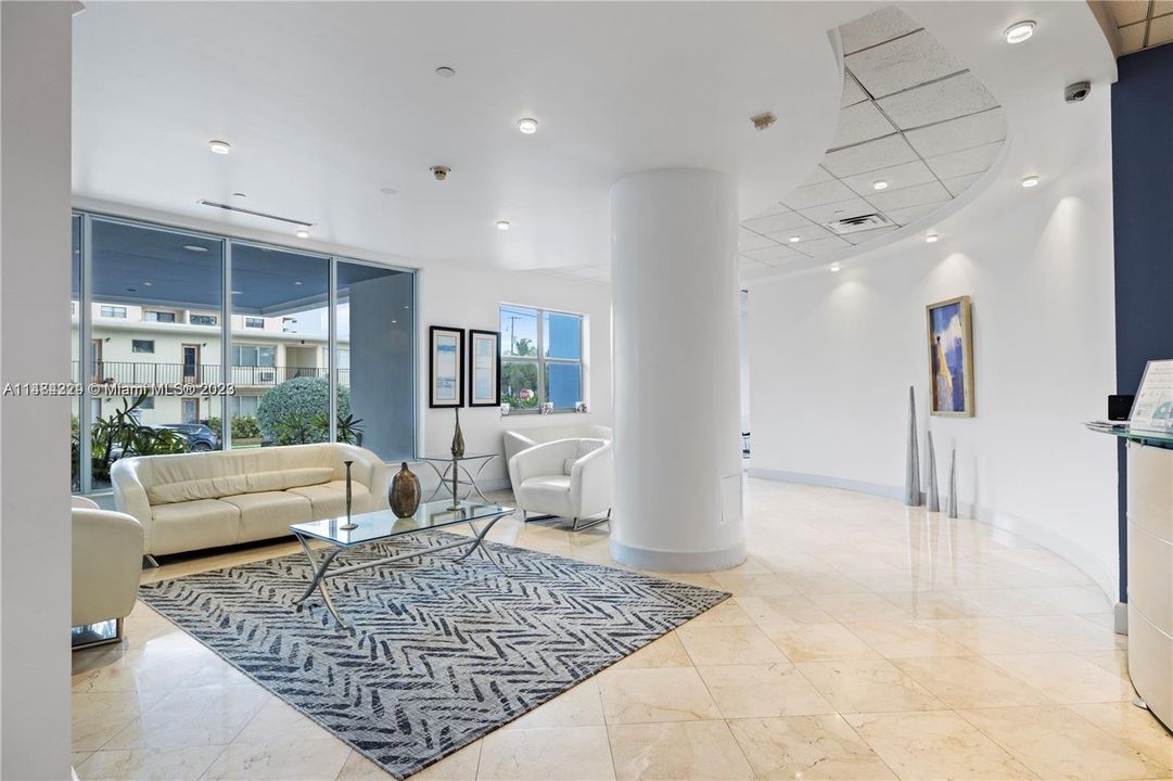 Recently Rented: $2,300 (1 beds, 1 baths, 905 Square Feet)