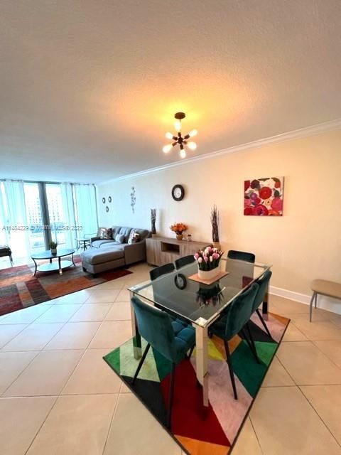 Recently Rented: $2,300 (1 beds, 1 baths, 905 Square Feet)