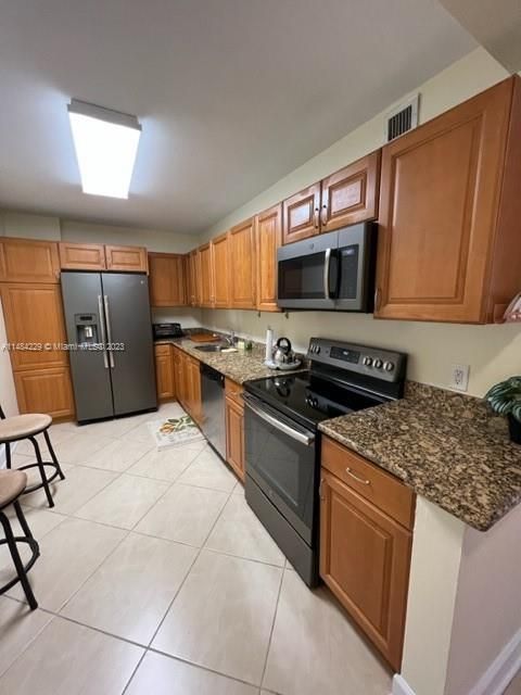 Recently Rented: $2,300 (1 beds, 1 baths, 905 Square Feet)