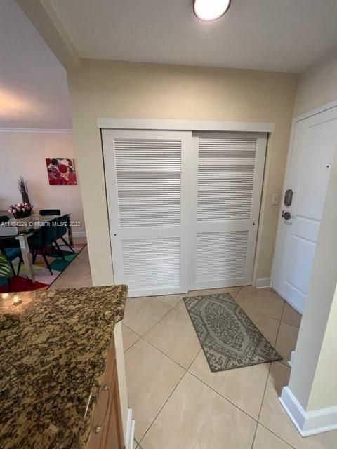 Recently Rented: $2,300 (1 beds, 1 baths, 905 Square Feet)